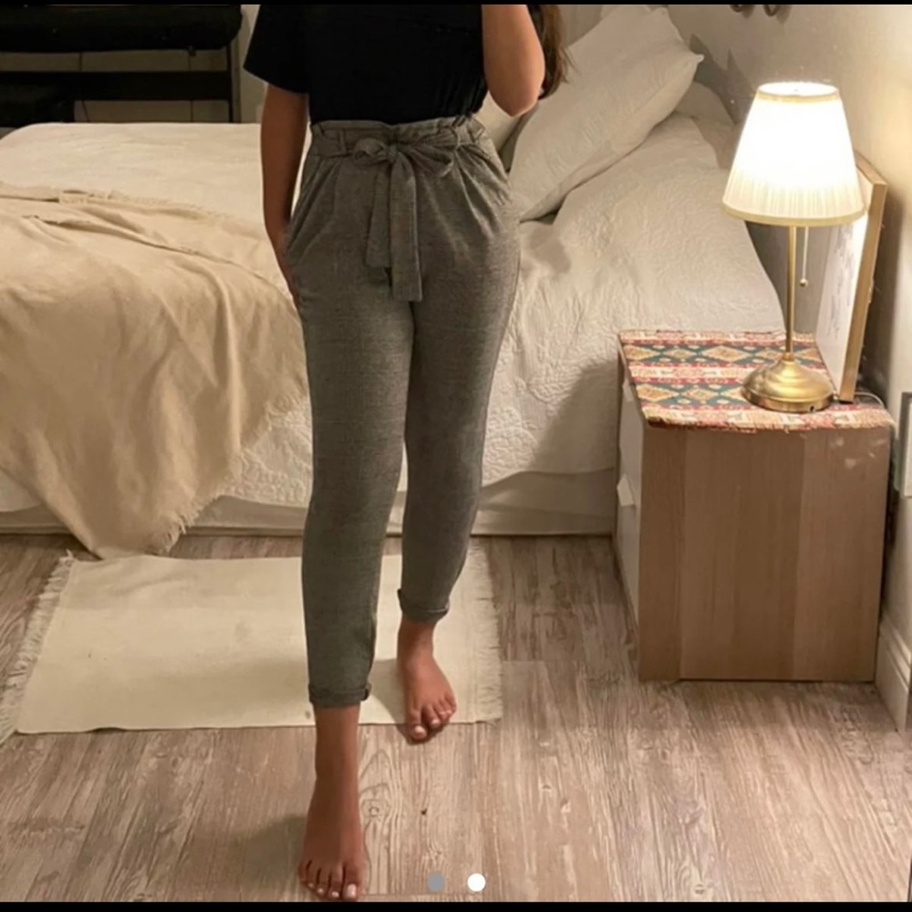 Medium(but can be worn on small)black and white,plaid